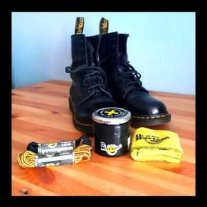 DR. MARTENS 1460 LACEUP